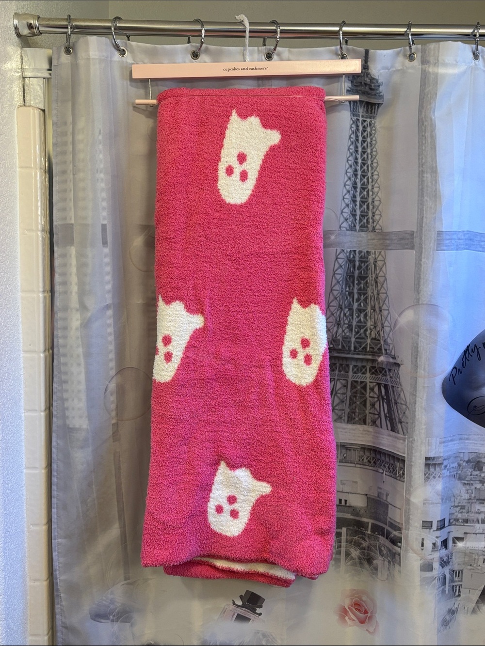 NWT Pink & White Ghost Plush Throw